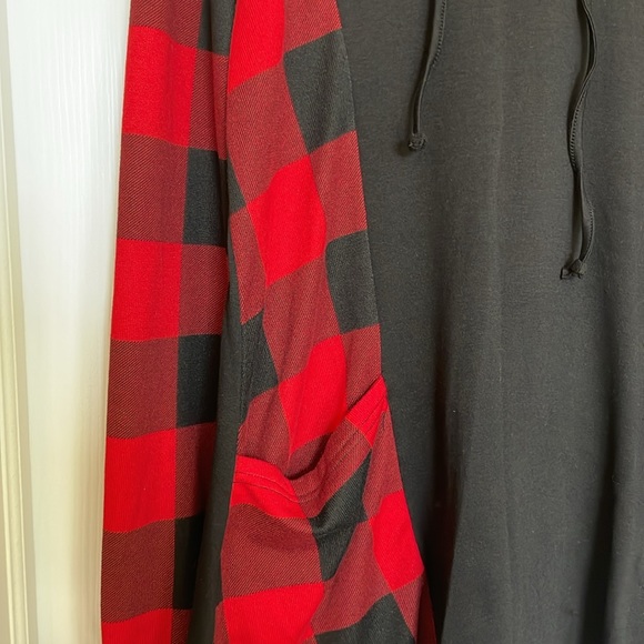 NWT. Valolia red and black tunic top - Picture 2 of 4